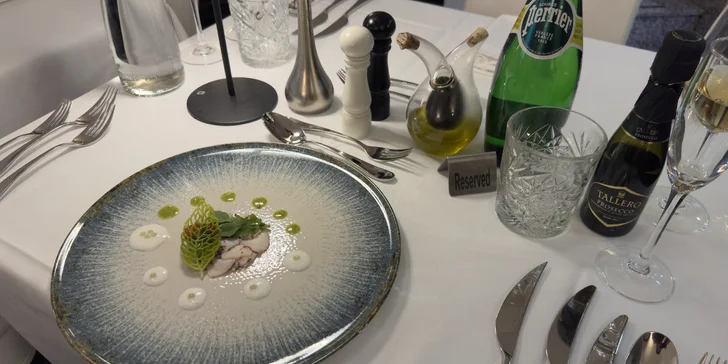 Následuje lanýžový tatarák (4chodové menu) nebo carpaccio z chobotnice (6chodové menu). 