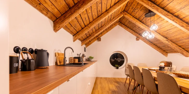 V každém apartmánu najdete vlastní koupelnu, odpovídající počet lůžek a vždy aspoň jednu oddělenou ložnici pro větší soukromí.
