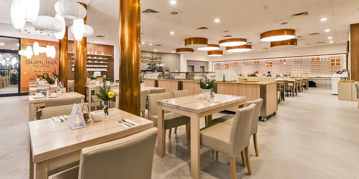 Součástí hotelu jsou dvě hotelové restaurace. V jedné z nich si každý den pochutnáte na polopenzi formou bufetu.
