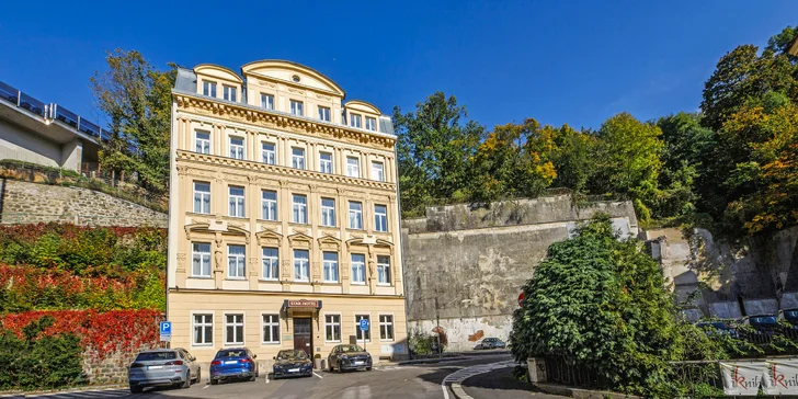 Hotel sa nachádza v historickej budove v blízkosti kolonád.