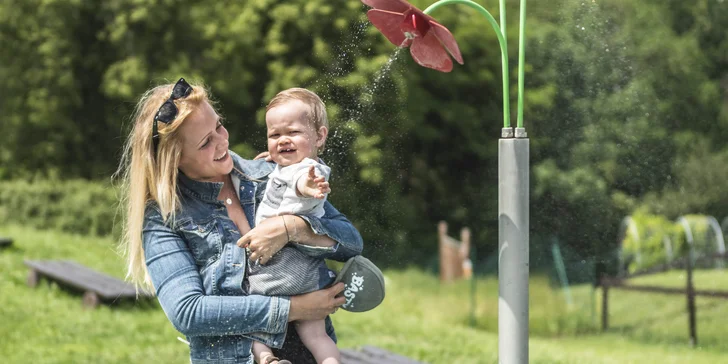 Žije tu více než 60 druhů zvířat z celého světa. 