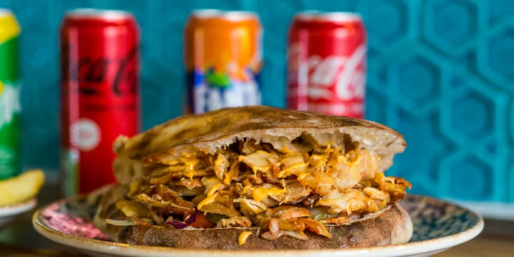 V novootvorenom streetfoode Turquoise by Chilai vás čaká ozrutný 400 gramový Doner Burger 