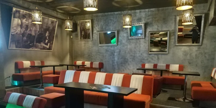 Dopřát si můžete i některé z 15 druhů vín nebo sáhnout po něčem ostřejším – v lístku najdete i širokou nabídku rumů, whisky i ginu.