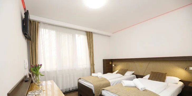 Připravený budete mít příjemný pokoj s vlastním sociálním zařízením se sprchovým koutem a fénem. Nachystané tu budete mít i ručníky a osušky