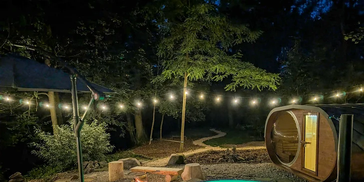 K vaší relaxaci náramně přispěje i koupání v horké kádi a vyhřátá sauna.