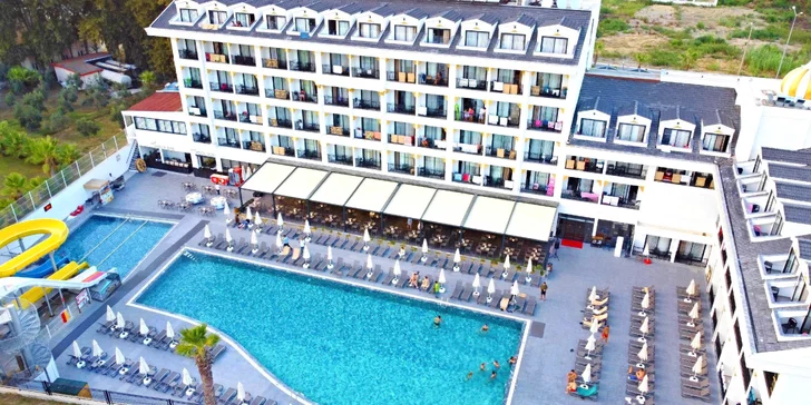 Hotel disponuje 3 venkovními bazény.