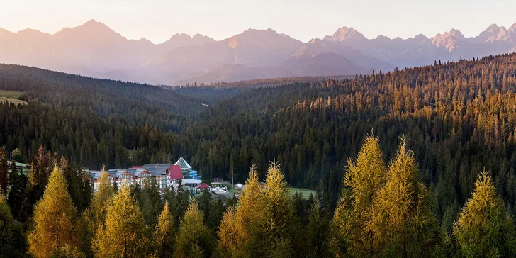 A ty výhledy! Naplánujte si i výlety po Tatranském národním parku, trasy začínají hned u hotelu. 