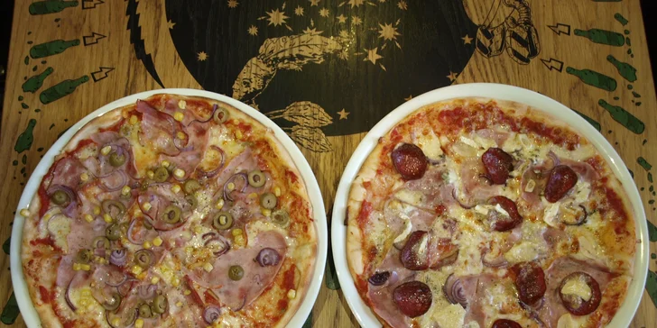 Objednat si můžete dvě libovolné pizzy z nabídky.