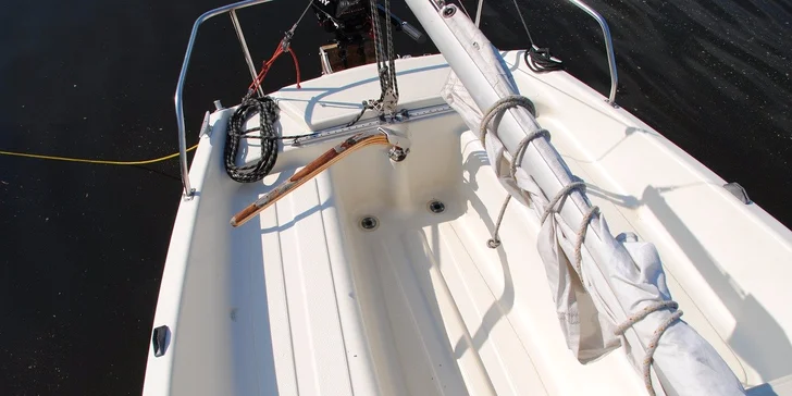 Plachetnice RA Cruiser bude vaše na 24 nebo 48 hodin. 