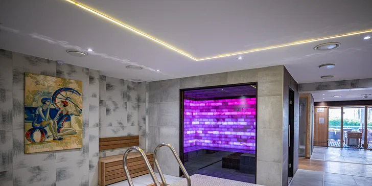 Vstúpte do zrekonštruovaného sveta wellnessu s vodnou plochou 1 000 m² a nechajte sa rozmaznávať na rôznych procedúrach.