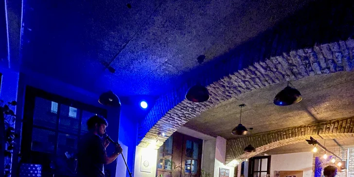 V podniku se budou podávat nejen barevné drinky, ale i živá zábava! 