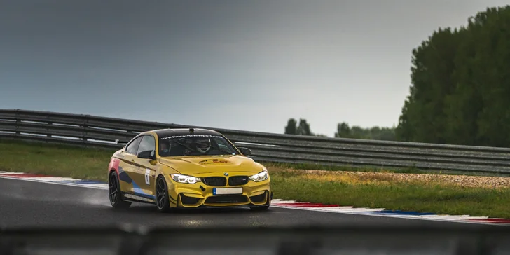 Pocítite neskutočný výkon viac ako 530 koní v BMW M4 CS a vychutnáte si brutálny zvuk výfuku Akrapovič.