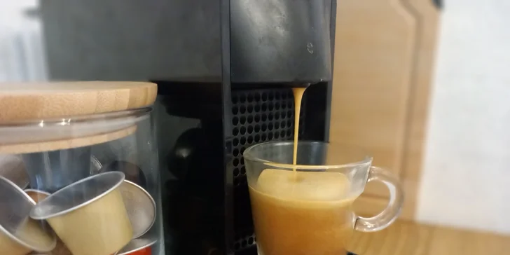 O voňavé ráno se postará kávovar Nespresso.