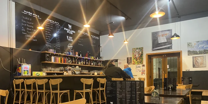 Stačí si den předem udělat telefonickou rezervaci a pak se dostavit do centra města na Eliščino nábřeží k Šimkovým sadům, odkud je to do PUBu kousek. 