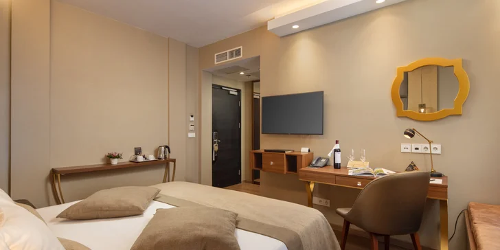 K dispozici vám bude televize, Wi-Fi, trezor i minibar a set na přípravu kávy a čaje. 