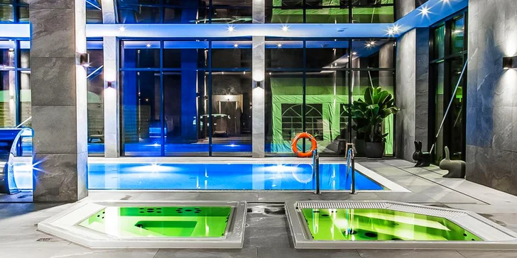 Ve wellness se těšte na bazén, vířivky, saunu a parní lázeň. 