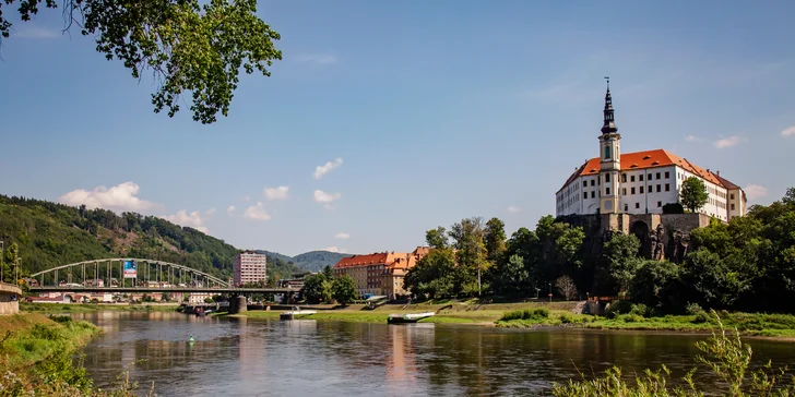 V Děčíně navštivte zámek s rozlehlými zahradami a třeba i vyrazte na výlet lodí. 