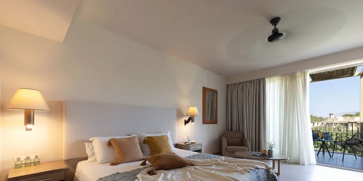 Ke všem pokojům patří balkon nebo terasa. 