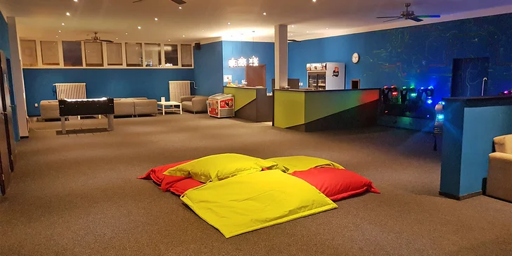 Kromě virtuální reality se tu dosyta můžete vyblbnout i fyzicky.