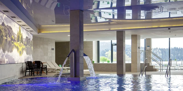 V ceně pobytu máte také vstup do hotelového bazénu (9:00–14:00) – dle varianty si ho užijete 60 min. nebo neomezeně.