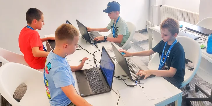 Na výběr jsou workshopy herního programování, umělé inteligence nebo digitální tvorby. 
