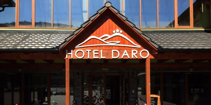 Okrem náučných chodníkov pre turistov, okolie praje aj cyklistom.