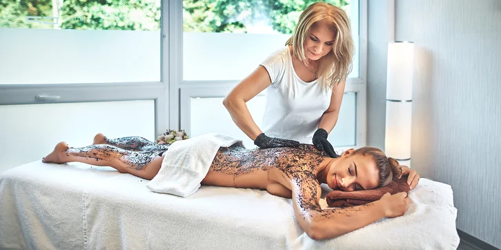 Hřejivý wellness balíček se zábaly a masáží lávovými kameny pro 1 i 2 osoby