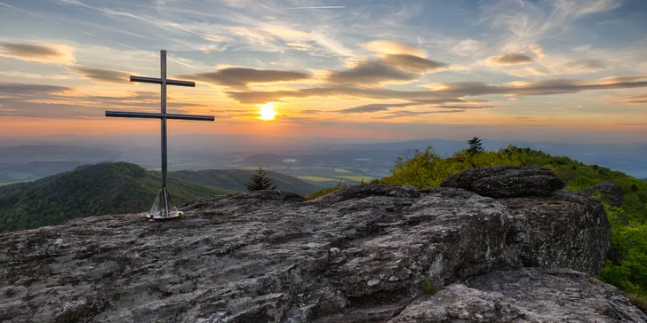 A nezapomeňte se vypravit na výlety do okolí. Nádherný výhled si užijete např. z Buchlova.