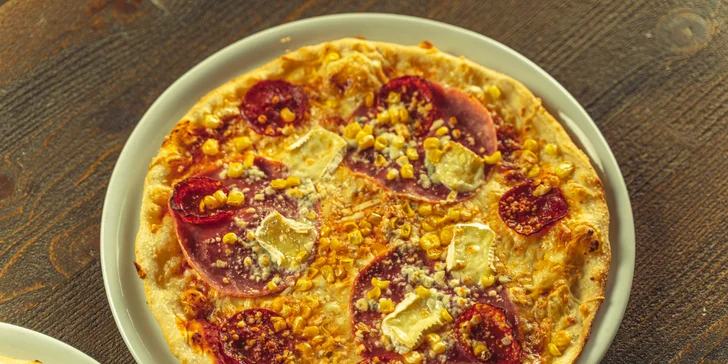 Pizzy si můžete vybrat z celého menu, které nabízí 15 variant téhle italské dobroty.