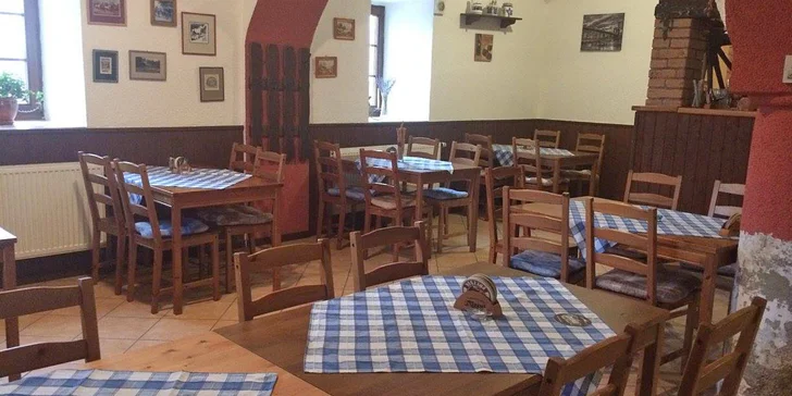V restauraci penzionu si dáte snídaně formou bufetu nebo servírované (dle obsazenosti) a jednochodové večeře. 