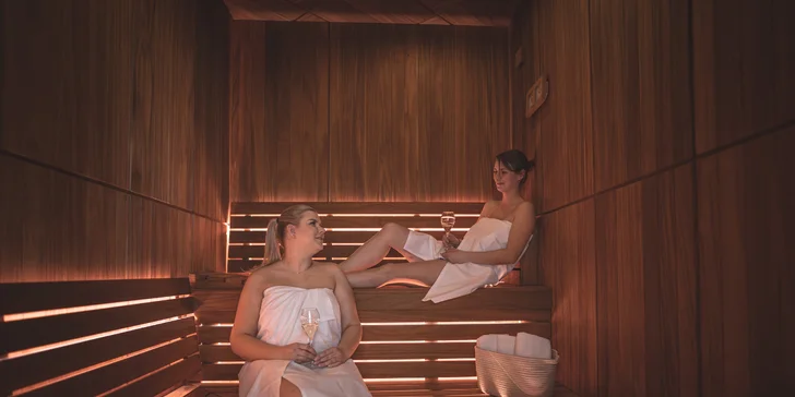 
Čeká vás moderní finská sauna, kde uvolníte svaly i mysl, prostorná vířivka a odpočinková zóna v areálu bývalého zámečku v podhůří Jeseníků. 