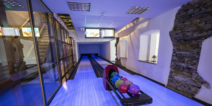 Při pobytu delším než dvě noci se těšte také na hodinu bowlingu.