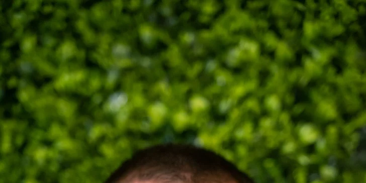 Mají tu otevřenou kuchyni, takže můžete sledovat kuchaře přímo v akci. 