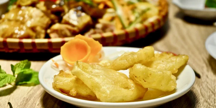 Chybět nebude ani dezert – dostanete smažený banán, ananas nebo sladké brambory.