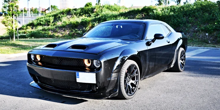 15–50 min. za volantem fára dle výběru i dechberoucí profi svezení s instruktorem: Dodge i Camaro