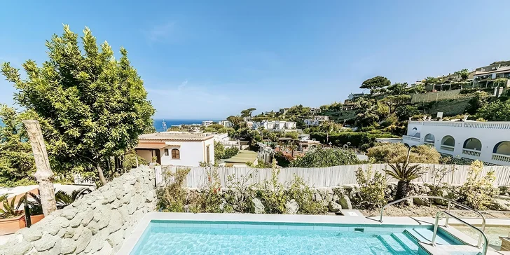  Tento 4* resort těží z toho nejlepšího, co sopečný ostrov Ischia nabízí – z léčivé síly země.