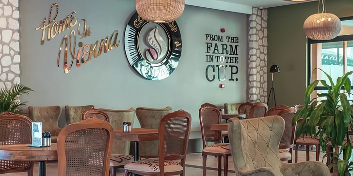 Nealkoholické i alkoholické nápoje tu potečou proudem 24 hodin denně.