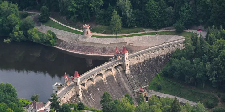 Začnete na letišti v Hradci Králové, kde vás čeká 15 min. pozemní přípravy.