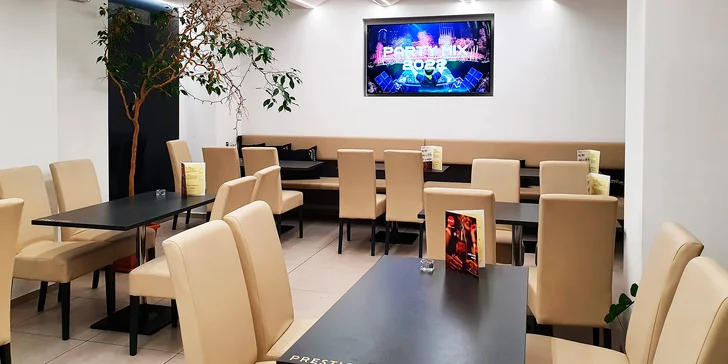 Restaurace je proslulá vynikajícími lahůdkami, lokálními pokrmy i saláty, takže tu můžete vyzkoušet kromě burgerů i další dobroty, např. skvělou zmrzlinu. 