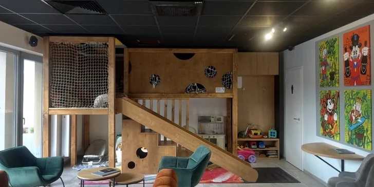 Krásný interiér je navržen podle principů Feng Shui a barevného kruhu, s důrazem na harmonii energií. 