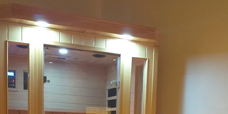 Po předchozí domluvě je možné si rezervovat i ženskou masáž v masážním apartmánu Relax, ve kterém je infrasauna. 
