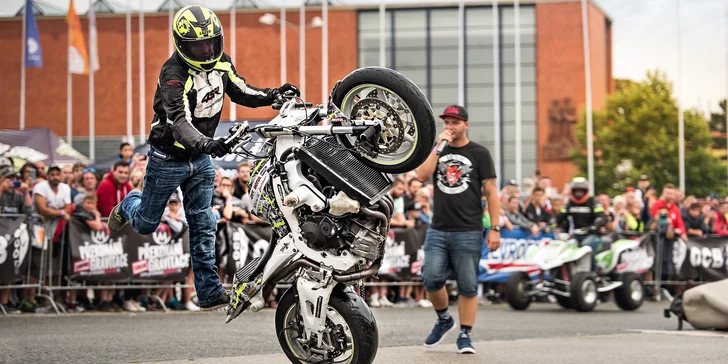 Těšit se můžete také na vystoupení nejsilnějšího muže světa Jiřího Tkadlčíka a motoshow šíleného kaskadéra Adama Special Peschela. Show umocní i freestyle motokros, kde vystoupí i mistr světa Libor Podmol.