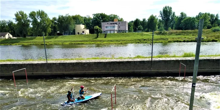 Během programu každého dne je samozřejmě zajištěná i strava – děti dostanou 2–3 svačiny a oběd v restauraci. 