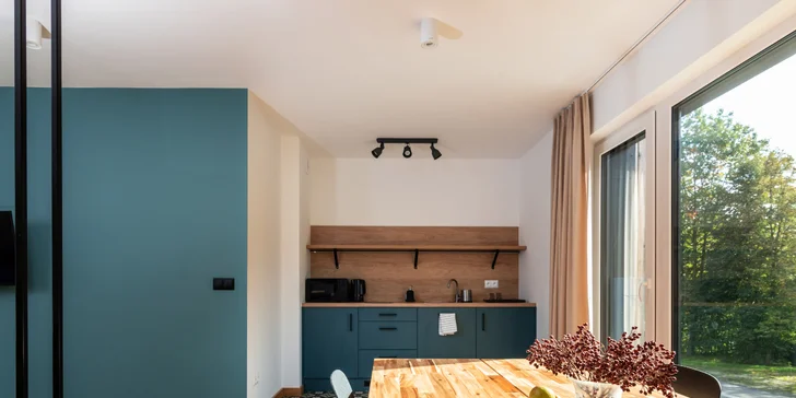 Menší apartmán má jednu samostatnou ložnici a jednu koupelnu, větší nabídne tři ložnice a dvě koupelny. 