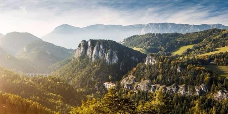 Krásná zima v rakouských Alpách: polopenze, neomezený bazén i lyžování