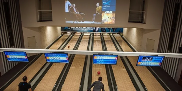 Dvě hodiny bowlingu až pro šest hráčů a případně drinky pro každého