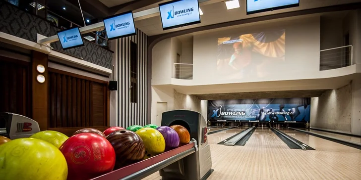 Dvě hodiny bowlingu až pro šest hráčů a případně drinky pro každého