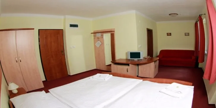 Letní relax v Beskydech s chutnou polopenzí a neomezeným vstupem do bazénů