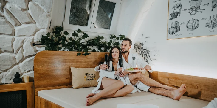 Po kúpaní si môžete oddýchnuť v teple, ktoré prináša relaxácia na bavlnenej slamenej posteli a oddialiť sa od každodenných starostí.