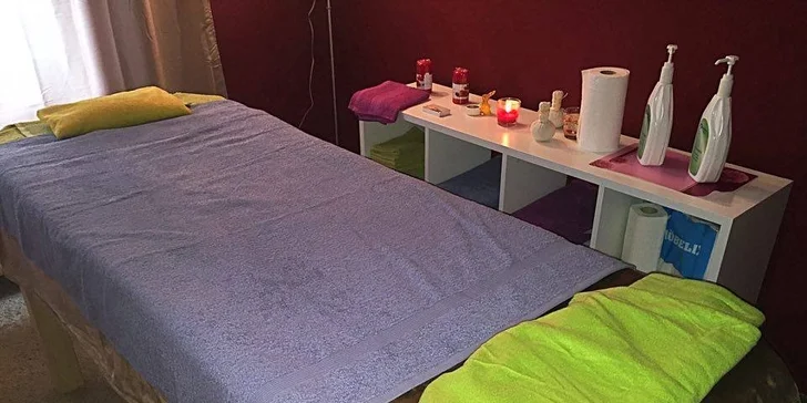 Ruční lymfatická masáž převálcuje tukové buňky i celulitidu